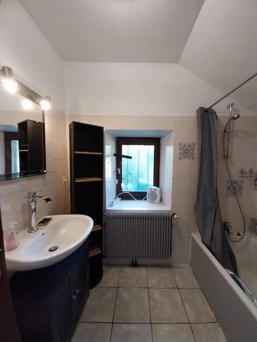 Maison En Pierres Pradinas Zewnętrze zdjęcie